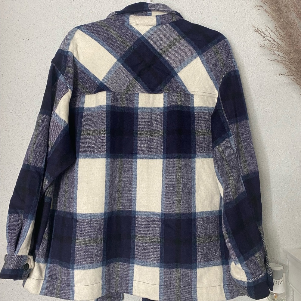 Oversized Flannel Jacket - Picture 6 of 8